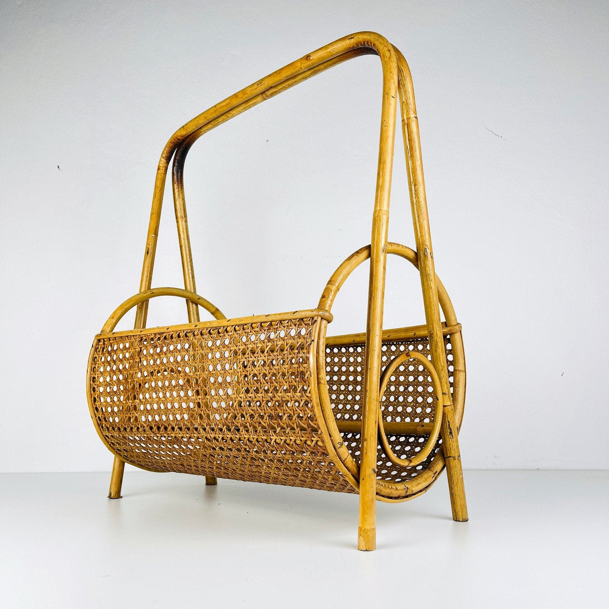 Vintage bamboo and Vienna straw magazine rack, Italy 1960s / Mid-century modern home decor